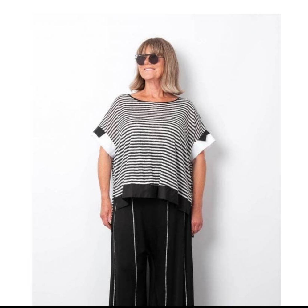 Ozai N Ku Happening Oversized Striped Black and White Top Size 1 Small to Medium